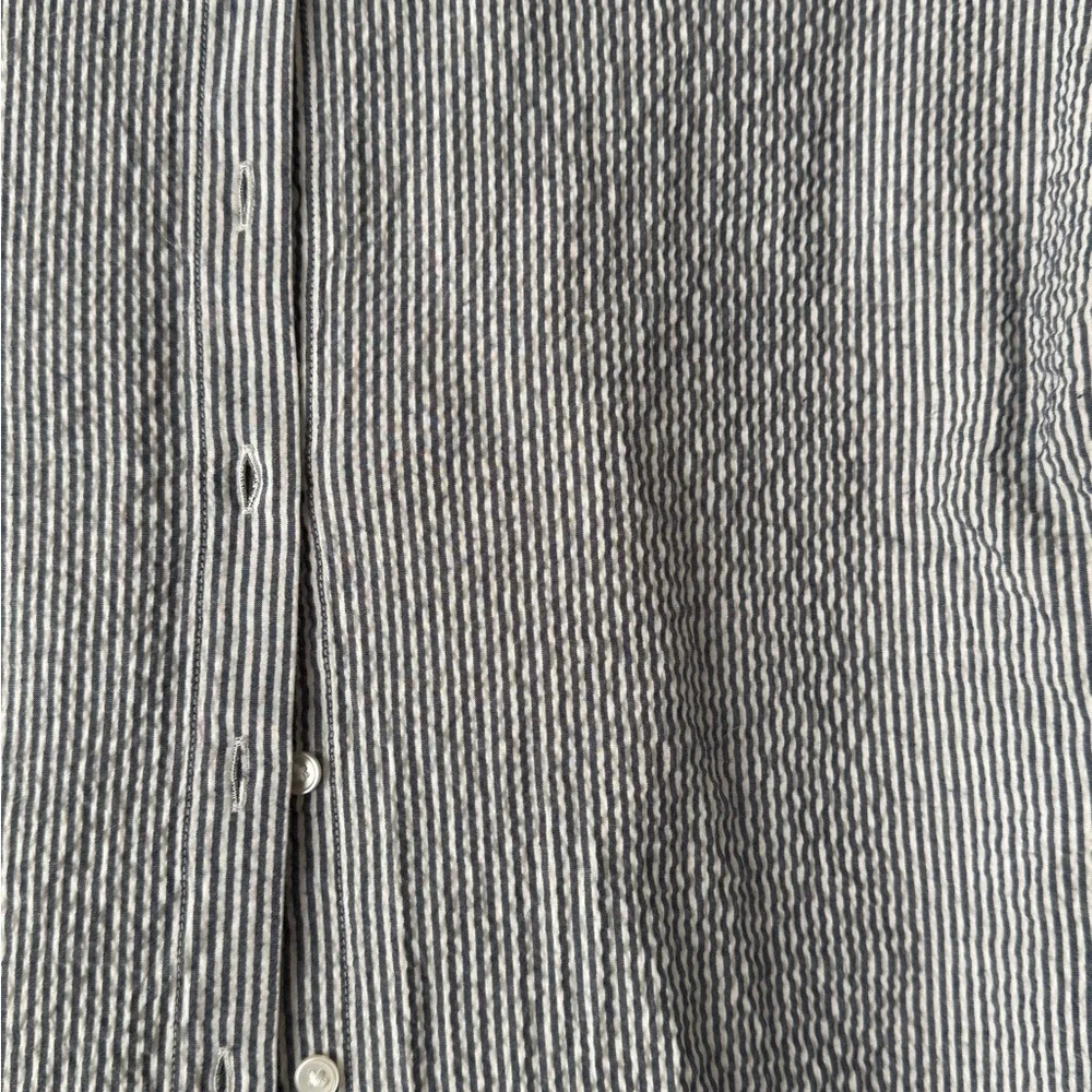 Banana Republic blue & white seer sucker button up - Picture 2 of 4